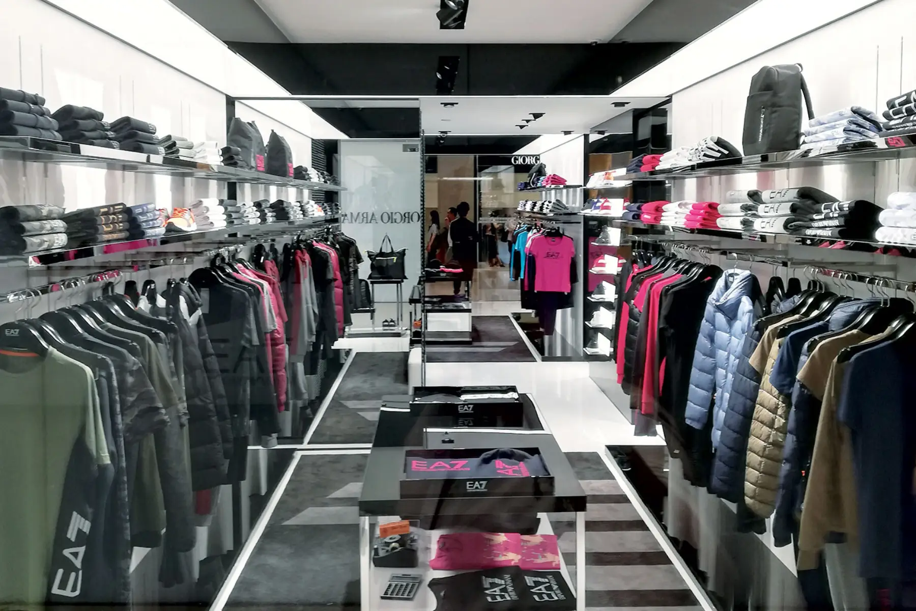Flagship store, Milano